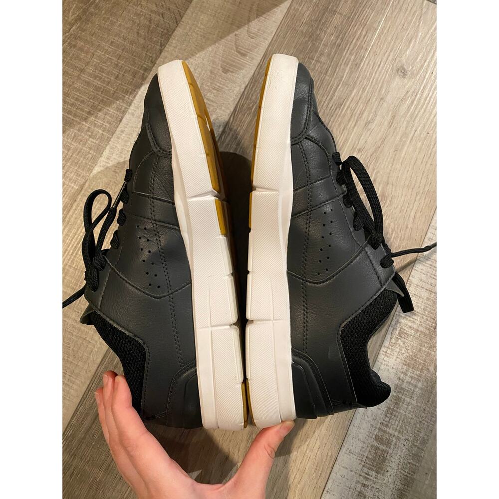 On Running The Roger Clubhouse Sneakers Black White Womens 7.5 - Picture 10 of 13